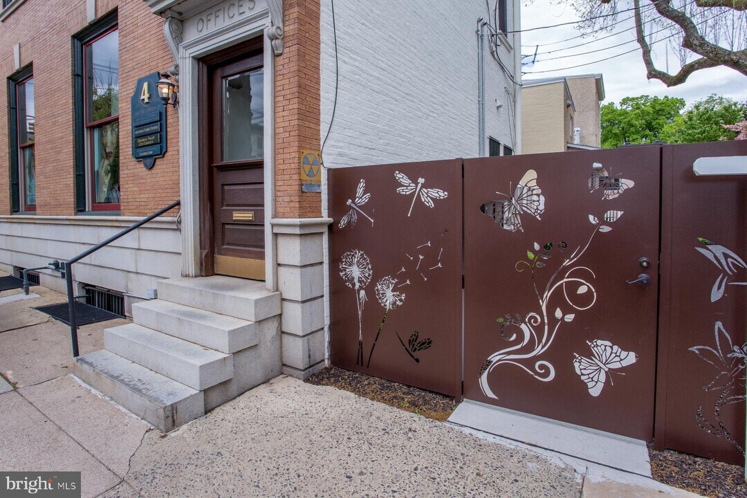 41 Bridge St in Lambertville, NJ - Building Photo