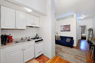 348 W 36th St. in New York, NY - Building Photo - Building Photo