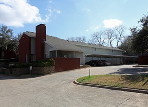 Forest Point in Dallas, TX - Foto de edificio - Building Photo