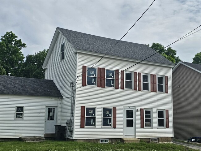 179 Main St in Grafton, MA - Foto de edificio - Building Photo