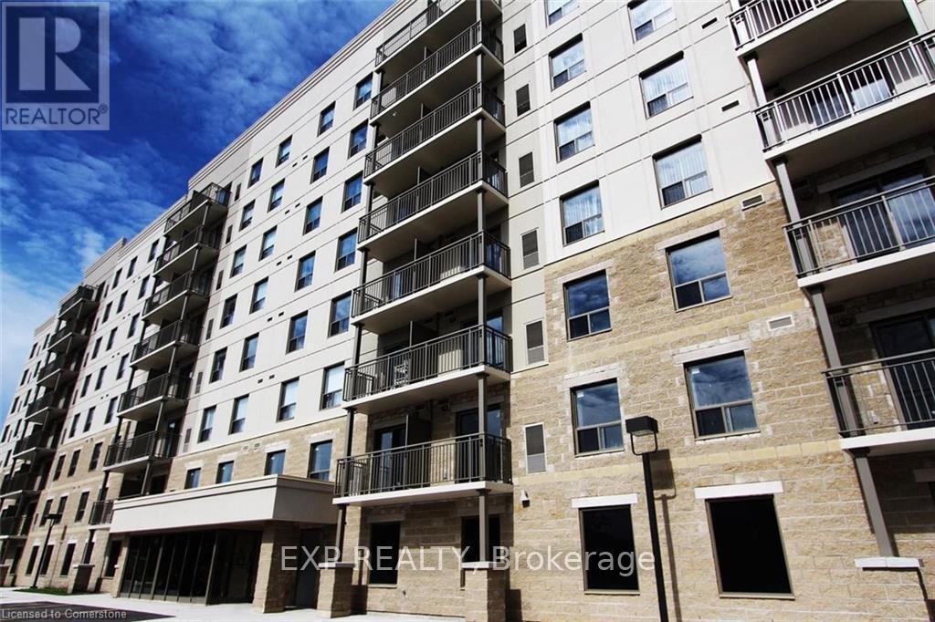 239-239 Auburn Dr in Waterloo, ON - Building Photo