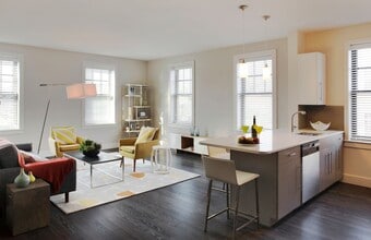 Gatehouse 75 in Charlestown, MA - Foto de edificio - Building Photo