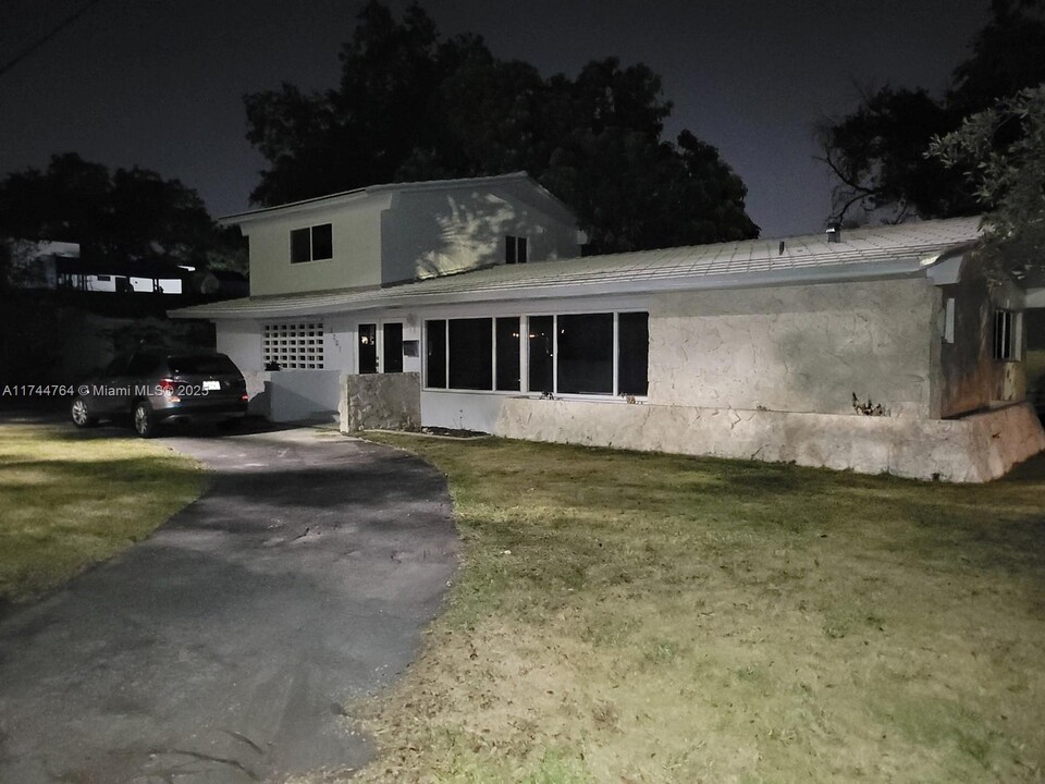 3201 Florida Ave in Miami, FL - Building Photo