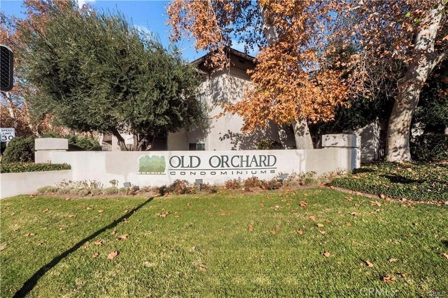 23515 Lyons Ave, Unit 201 in Santa Clarita, CA - Building Photo