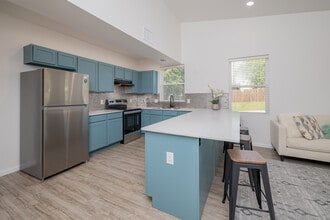 1100-1110 E Hurd St in Edmond, OK - Foto de edificio - Interior Photo
