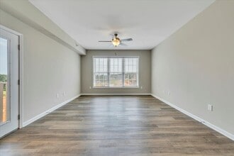 The Vista at Orchards in Roanoke, VA - Foto de edificio - Building Photo