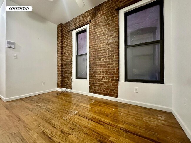 709 9th Ave in New York, NY - Building Photo - Building Photo