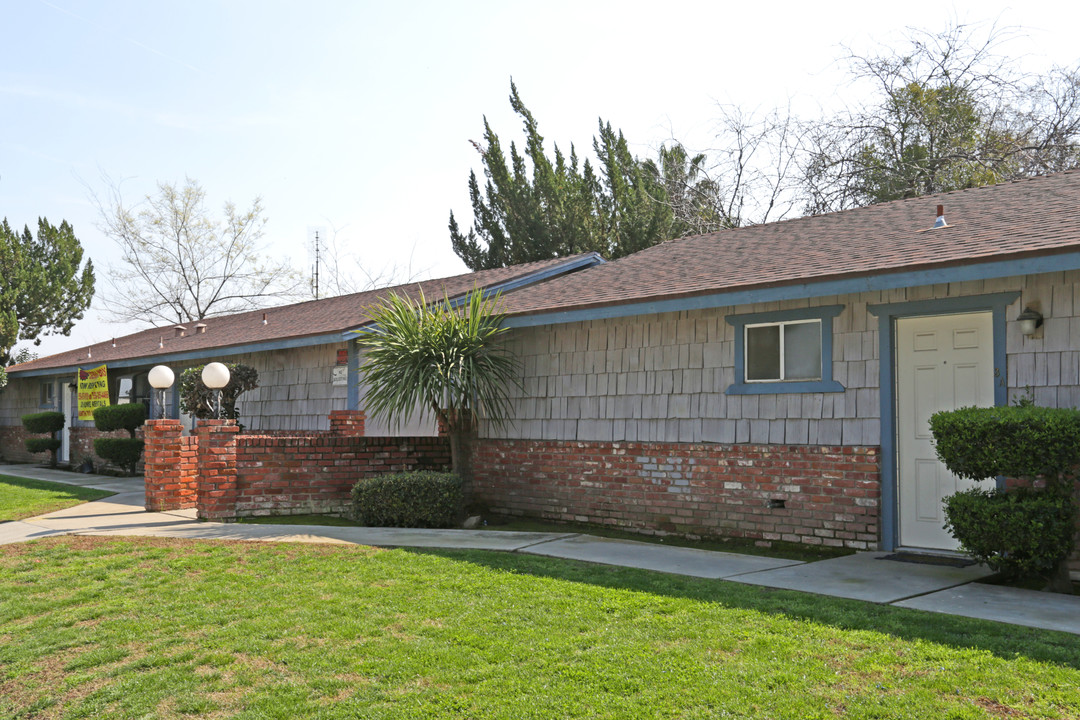 Sierra Woods Apartments in Sanger, CA - Building Photo