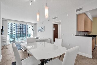 350 SE 2nd St, Unit 1720 in Fort Lauderdale, FL - Building Photo - Building Photo