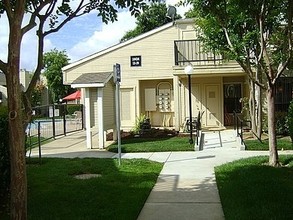 Seville Apartments in Rancho Cordova, CA - Building Photo - Building Photo