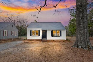 1304 S 14th St in Lillington, NC - Building Photo