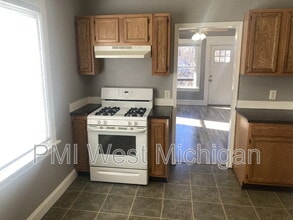 1530 Quarry Ave NW in Grand Rapids, MI - Building Photo - Building Photo