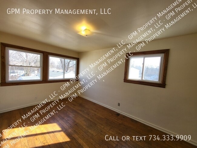 32256 Oscoda Ct in Westland, MI - Building Photo - Building Photo