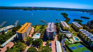 8735 Midnight Pass Rd in Sarasota, FL - Building Photo - Building Photo