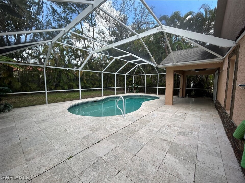 15028 Savannah Dr in Naples, FL - Building Photo