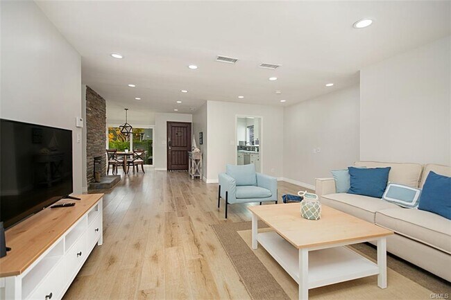 967 Oriole Dr in Laguna Beach, CA - Building Photo - Building Photo