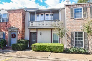 6354 Del Monte Dr in Houston, TX - Building Photo