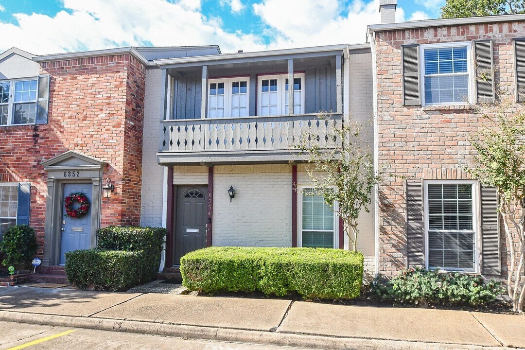 6354 Del Monte Dr in Houston, TX - Building Photo