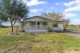 180 Dunlap Cir in Kyle, TX - Building Photo