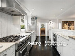 2040 McGilvra Blvd E in Seattle, WA - Foto de edificio - Building Photo