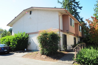 Redcliffe House in Edmonds, WA - Building Photo - Building Photo