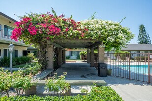 El Cortez Apartments in Anaheim, CA - Building Photo