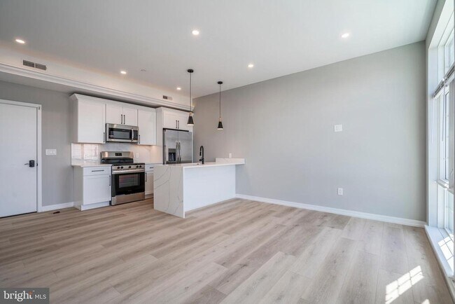 2401 Washington Ave in Philadelphia, PA - Building Photo - Building Photo