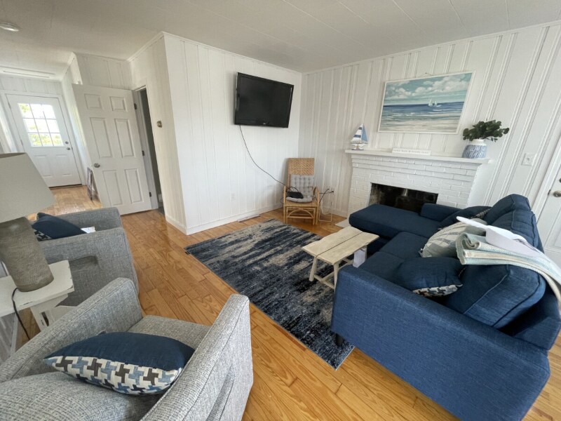 11 Tuttle Ave in Hampton, NH - Building Photo