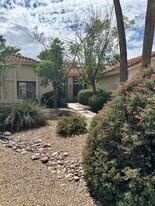 5631 E Hartford Ave in Scottsdale, AZ - Building Photo