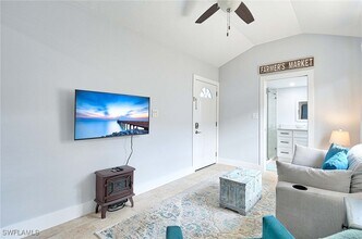 827 100th Ave N in Naples, FL - Building Photo - Building Photo