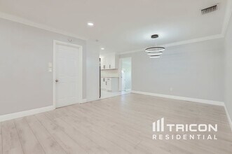 405 Kerry Dr in Clearwater, FL - Building Photo - Building Photo