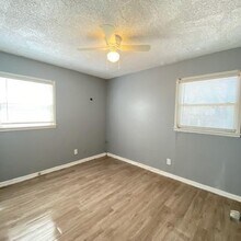 2714 E 3rd St in Lubbock, TX - Foto de edificio - Building Photo