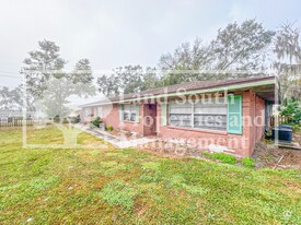 729 W Daughtery Rd in Lakeland, FL - Building Photo