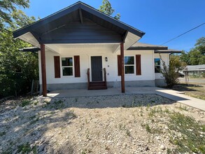 146 Isabel St in San Antonio, TX - Foto de edificio - Building Photo