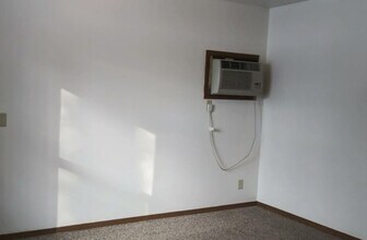 300 Knoll Creek Dr in Waterloo, IN - Building Photo - Building Photo