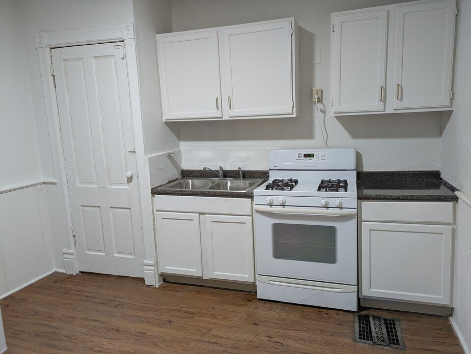 533 E 9th St in Erie, PA - Building Photo