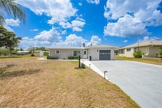 27385 Voyageur Dr in Punta Gorda, FL - Building Photo - Building Photo