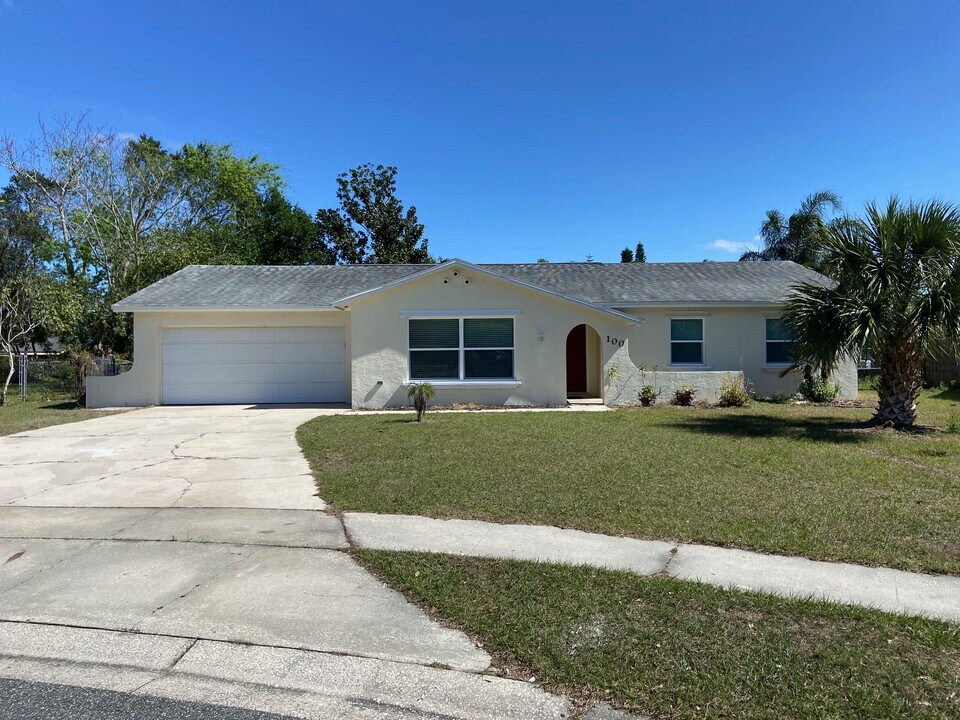 100 Avalon Ct in Casselberry, FL - Building Photo