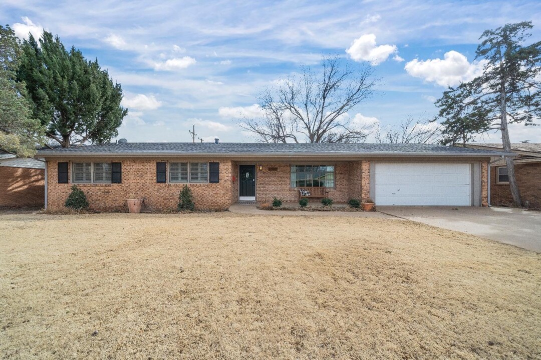 5307 27th St in Lubbock, TX - Building Photo