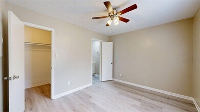 500 Foch St, Unit 3 in Bryan, TX - Foto de edificio - Building Photo