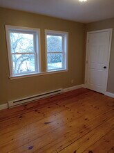 58 Maple St, Unit 2nd Floor in Rochester, NH - Foto de edificio - Building Photo