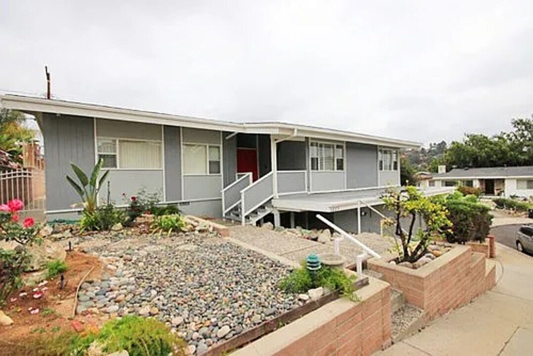 3223 Sagamore Way in Los Angeles, CA - Building Photo