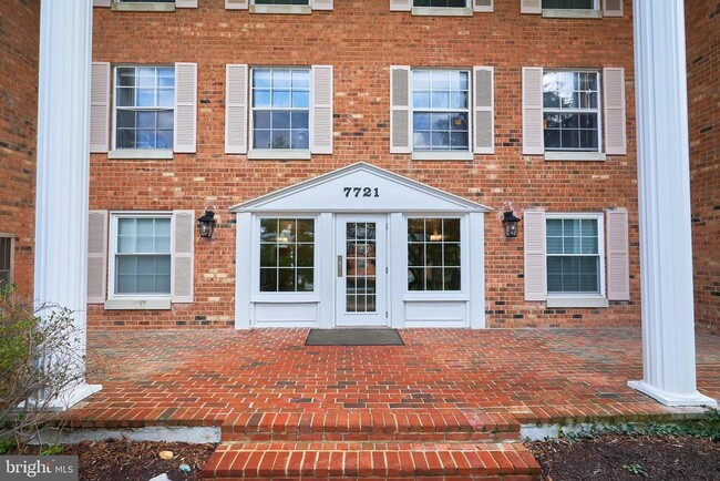 7721 Tremayne Pl in McLean, VA - Foto de edificio - Building Photo