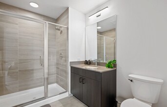 157 W Grand Ave in Chicago, IL - Building Photo - Building Photo