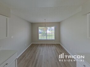 1507 Crossridge Dr in Brandon, FL - Building Photo - Building Photo
