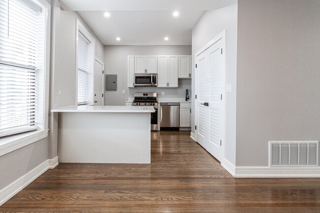 3830 N Wilton Ave in Chicago, IL - Foto de edificio - Building Photo