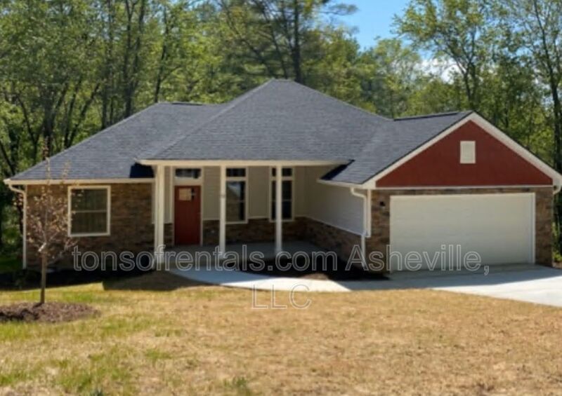 51 John Halford Ct in Hendersonville, NC - Building Photo