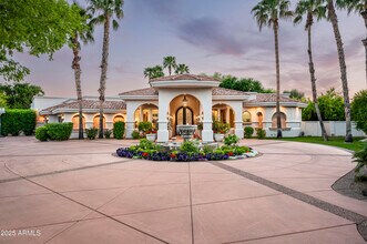 6649 E Berneil Dr in Paradise Valley, AZ - Foto de edificio - Building Photo