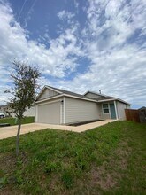 9864 Littleton Grist in San Antonio, TX - Building Photo - Building Photo