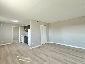 7108 Oxford Ave in Philadelphia, PA - Building Photo